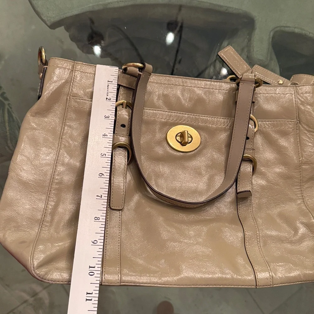 Coach Elegant Luxurious Leather Tote Bag - Picture 11 of 11